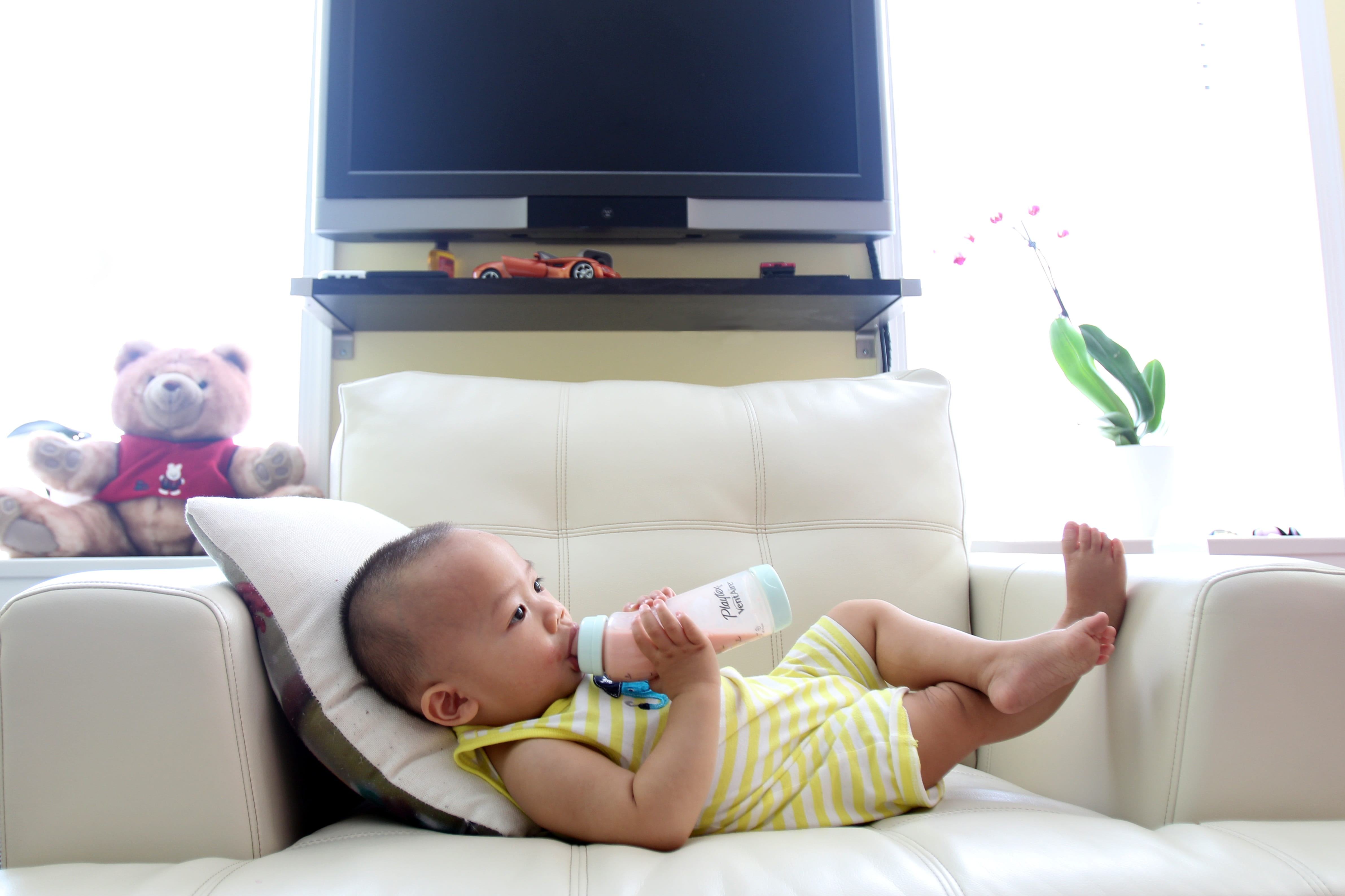 Reflux gastroesofagian la bebelusi: ce trebuie sa stii si cum sa actionezi