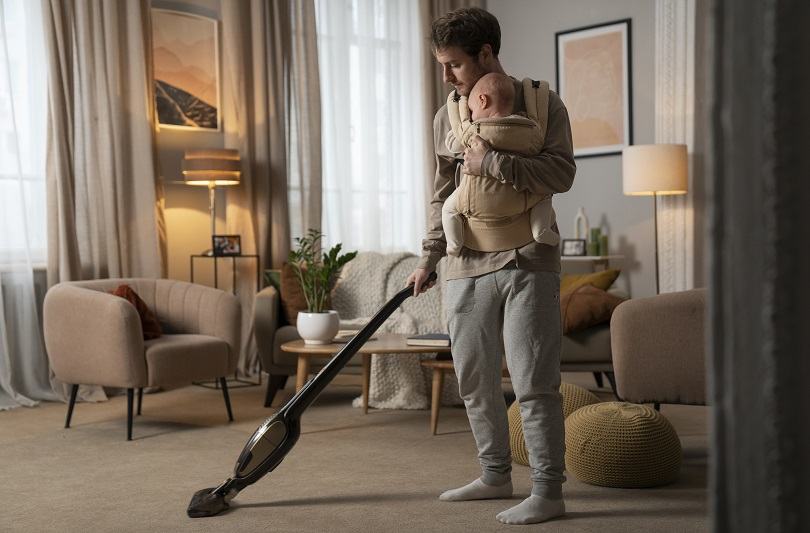 Cum alegi portbebe-ul ideal pentru mama si tata: siguranta, confort si libertate
