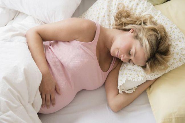 Cele mai bune pozitii de somn in sarcina