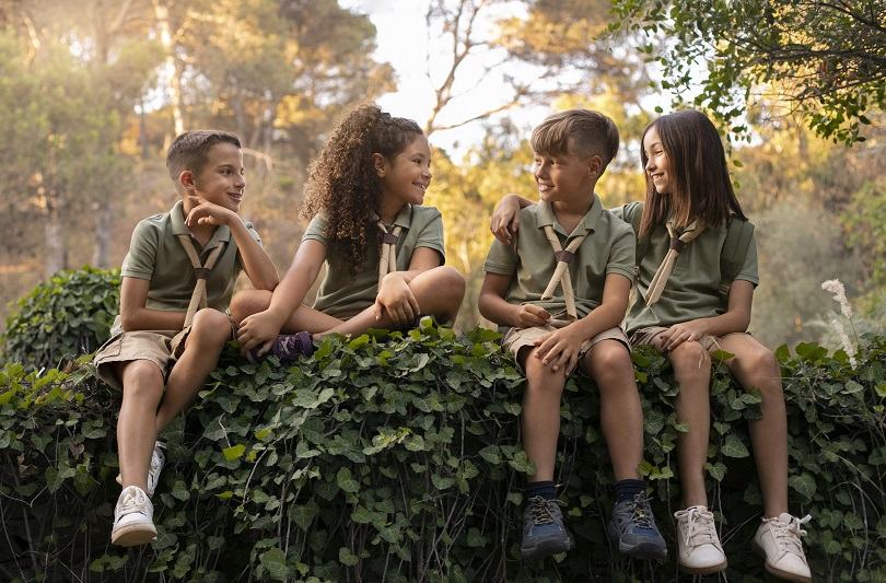 Prima tabara a copilului: cum alegi corect, de la ce varsta poate merge si cum il pregatesti emotional