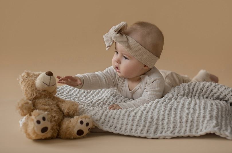 Primul an al bebelusului – cum se dezvolta luna de luna si atentionari importante ale specialistilor