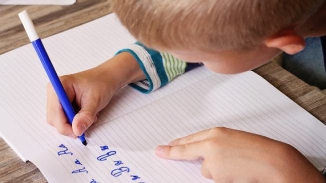 Copiii care scriu urat au un IQ mai mare. E dovedit stiintific!
