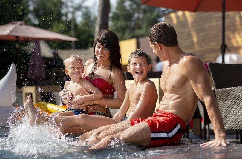 Bunele maniere la piscina: reguli si sfaturi pentru copii si parinti