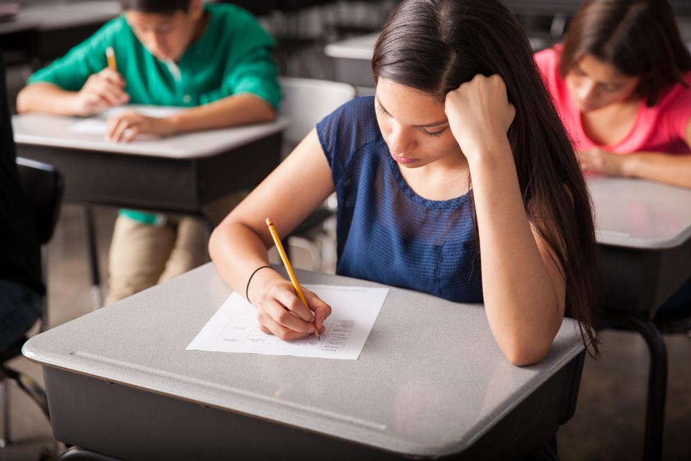 Reguli pe care elevii trebuie sa le cunoasca la examenul de Evaluare Nationala 2023. Ce obiecte sunt interzise in sala de examen