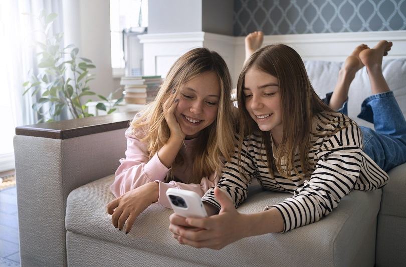 Semne ca adolescentul tau este influentat negativ de prieteni si cum poti deschide dialogul