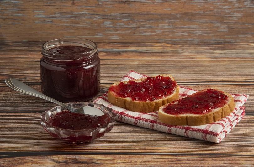 Reteta de dulceata de trandafiri: ingrediente, pasi de preparare si beneficii pentru sanatate