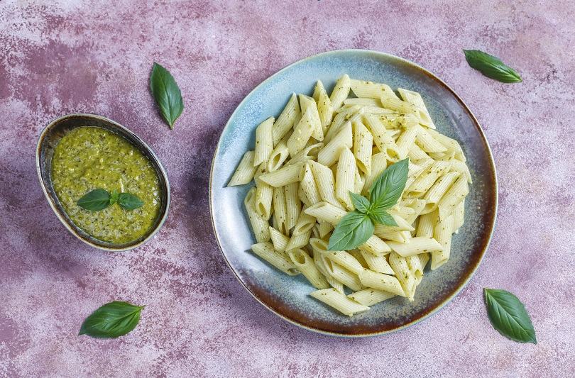 Reteta de pesto: traditional, rapid si alternative cand nu ai busuioc proaspat
