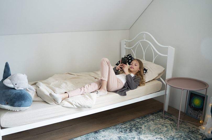 Retele sociale si adolescentele: cum sa previi riscurile si discutiile periculoase