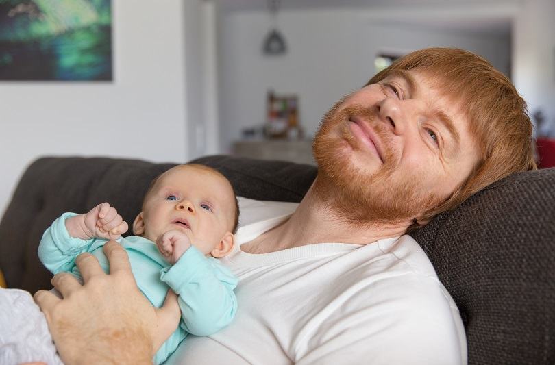 Rolul tatalui in primele luni: cum poate sprijini mama prin activitati practice