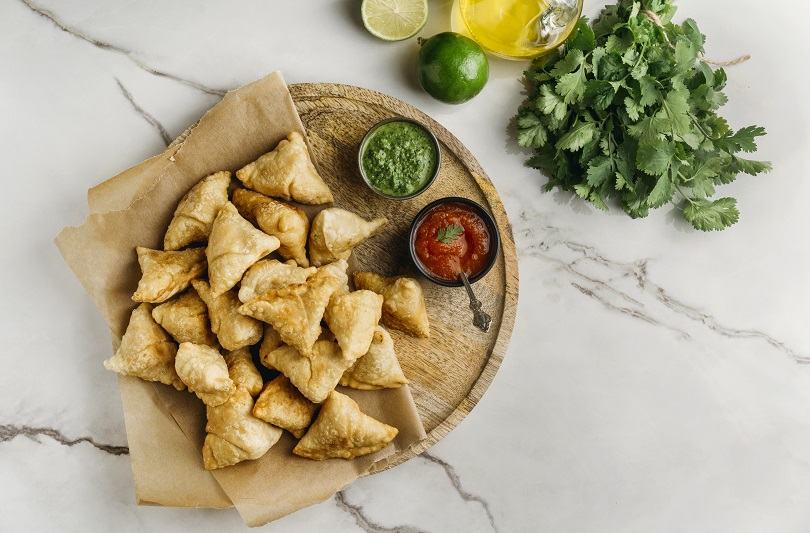 3 Retete rapide si delicioase de samosas la cuptor in foi de placinta