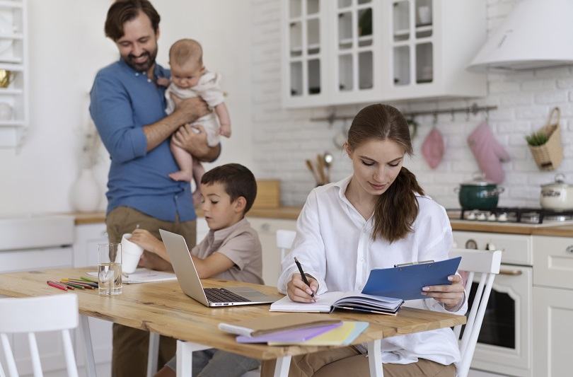 Cum se descurca o familie cu 2 copii mici si venit de 8000 lei pe luna dupa scumpirile de la 1 august 2025