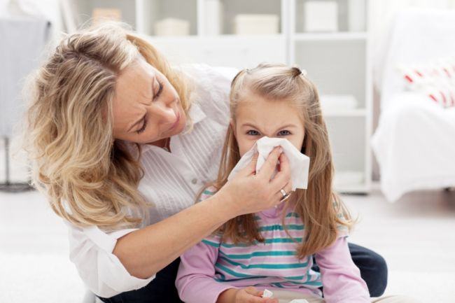 Unul dintre cele mai mari mituri in pediatrie: Cum se elimina mucusul pe care il inghite copilul