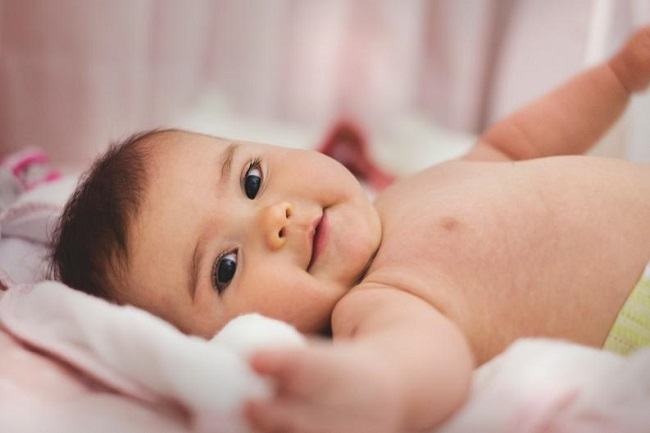 5 semne ca bebelusul tau creste fericit, puternic si sanatos