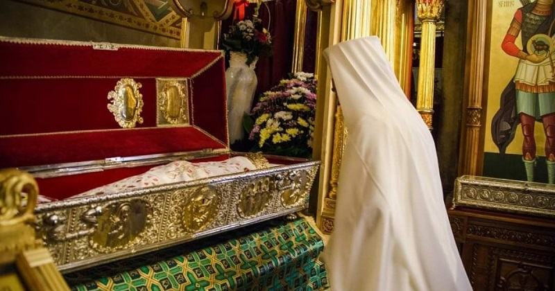 Moastele Sfintei Parascheva au fost scoase spre inchinare – pelerinajul care aduna mii de credinciosi