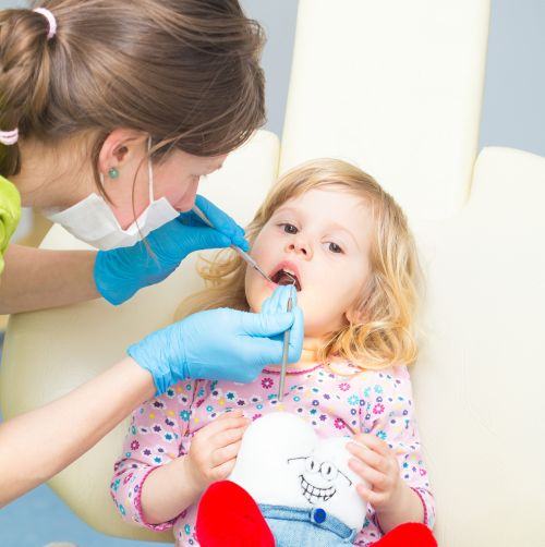 7 sfaturi pentru prima vizita a copilului tau la stomatolog