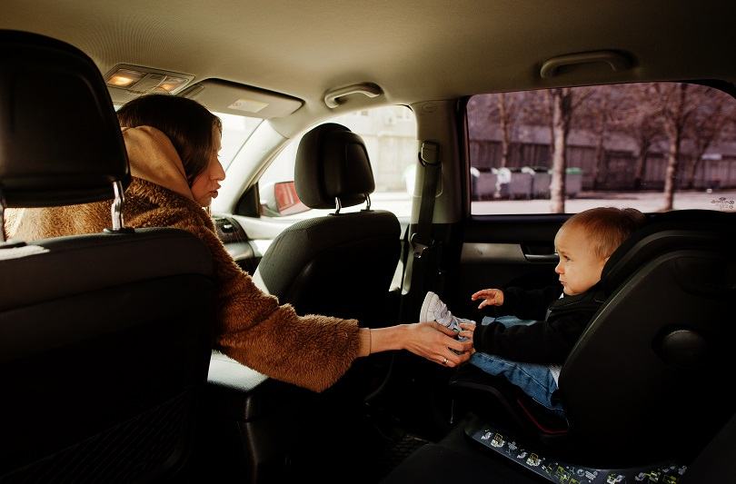 Siguranta copilului in masina: cand si cum trecem de la scaun auto la inaltator