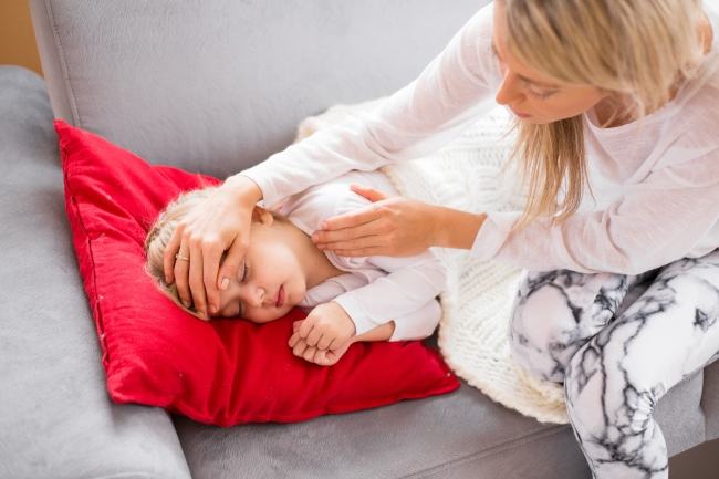 8 simptome ale meningitei, pe care fiecare parinte ar trebui sa le cunoasca
