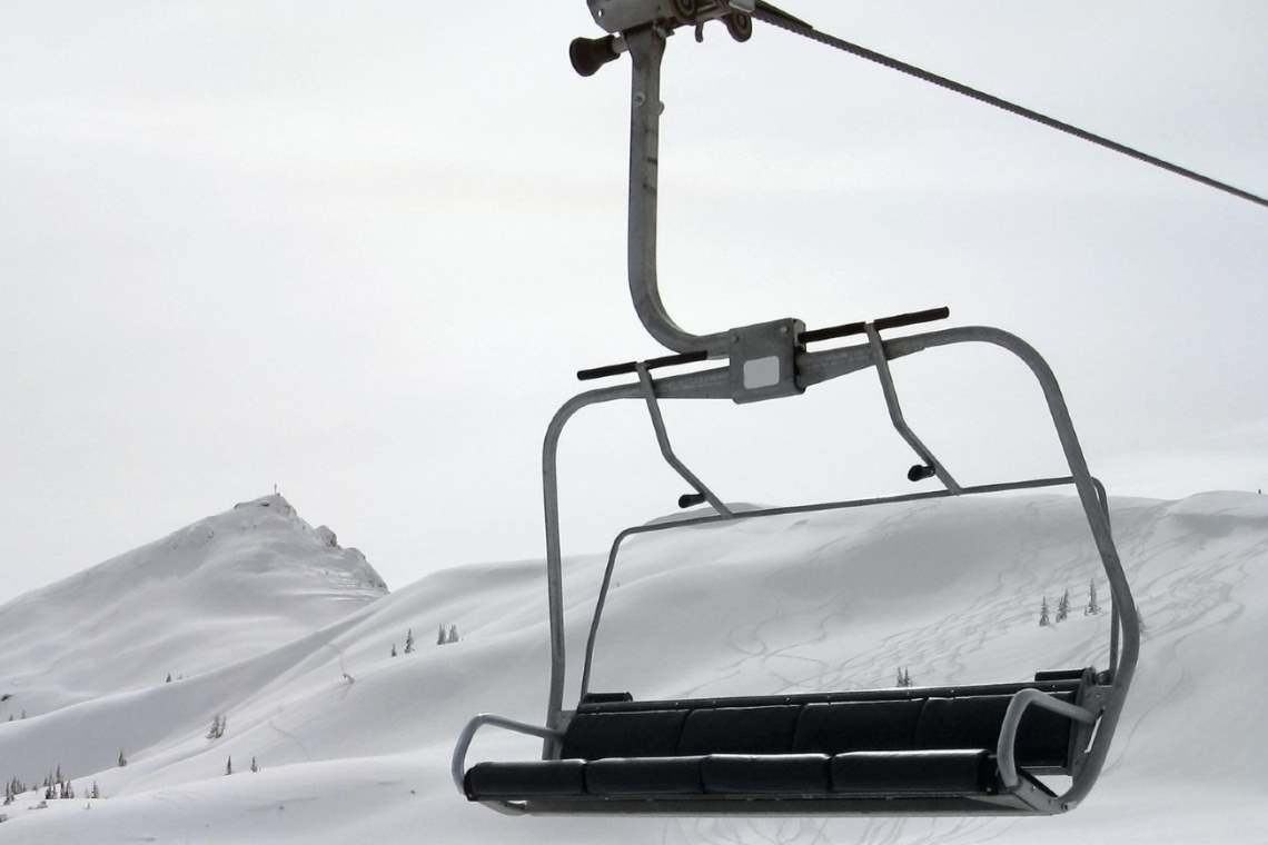 Fetita de 13 ani, moarta dupa un accident bizar la schi. S-a sufocat pe telescaun
