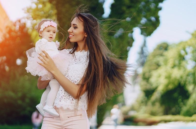 10 obiceiuri care ajuta la cresterea sanatoasa a parului dupa perioada postpartum