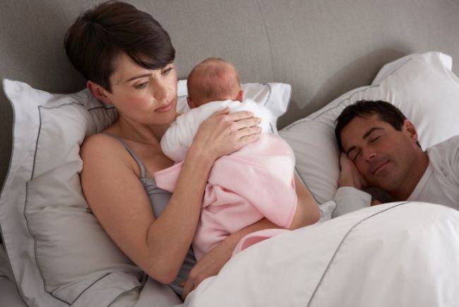 Studiu: Cand recupereaza mamele somnul pierdut dupa ce nasc