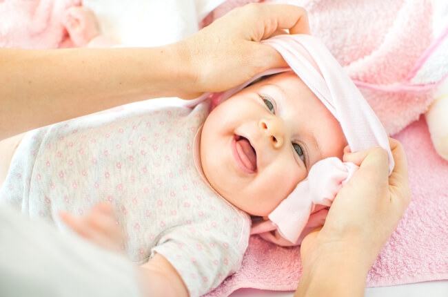 5 greseli periculoase pe care le poate face o mamica atunci cand spala hainele bebelusului