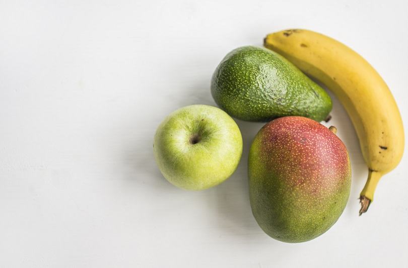 Diversificarea bebelusului: 3 superalimente esentiale – avocado, mar si banana