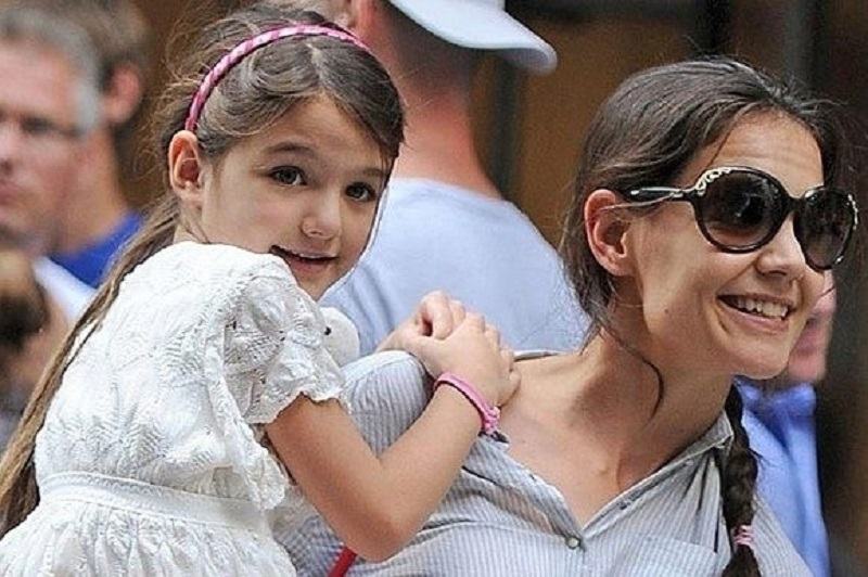 Katie Holmes, despre cum si-a crescut singura fiica, pe care tatal sau nu a mai vazut-o de 7 ani