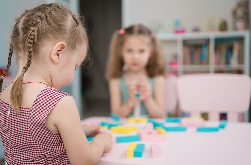 Joaca in familie: cum alegi jocurile potrivite pentru copiii de 3 ani