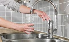 Ministerul Sanatatii cere bucurestenilor sa nu mai consume apa de la robinet