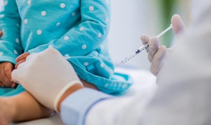 Medicii recomanda vaccinarea antigripala a copiilor inainte de redeschiderea scolilor