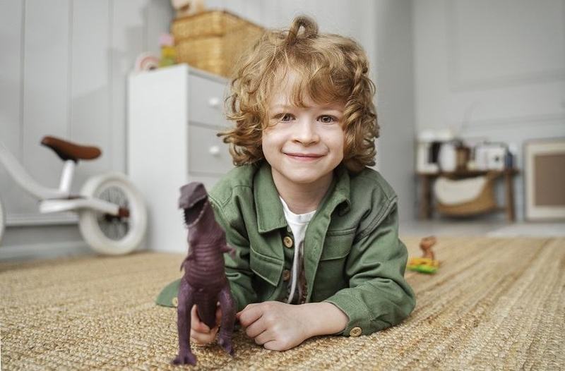De ce iubesc copiii dinozaurii si ce jucarii educative le dezvolta inteligenta