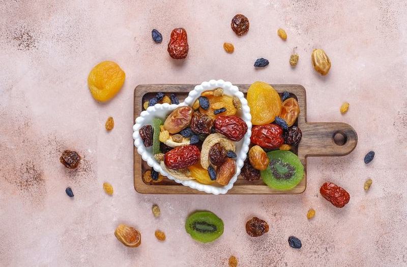 Fructe uscate pentru copii: idei sanatoase pentru mic dejun si gustari