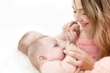 Alaptarea gemenilor: sfaturi pentru mamici