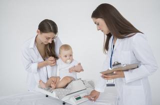 Monitorizarea greutatii bebelusului: criterii, motive de ingrijorare si sfaturi utile