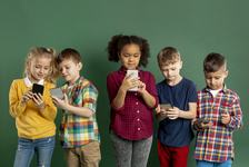 Telefoanele mobile, interzise copiilor sub 12 ani. Unde s-a luat aceasta decizie
