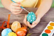 9 idei simple pentru decorarea oualor de Pasti