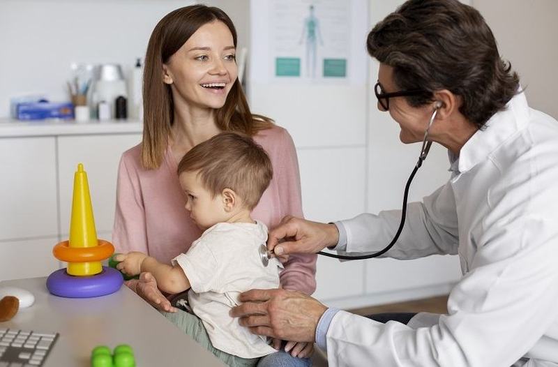 Copilul poate reveni la gradinita dupa raceala, gripa sau RSV? Cand este necesara reevaluarea la pediatru
