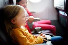 Prima calatorie cu avionul pentru copilul tau: sfaturi pentru un zbor linistit