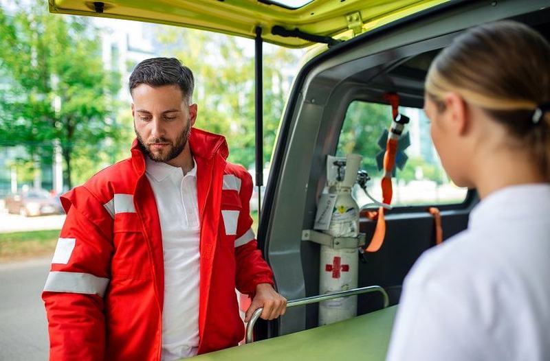 Accident grav la Brasov: Copil de 3 ani in stare critica dupa ce a cazut de la etajul cinci