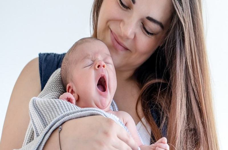 Bebelusii pot casca in uter: descoperire stiintifica surprinzatoare despre legatura mama–fat