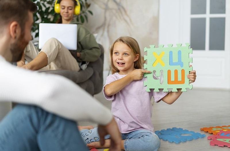 Tulburarile de vorbire la copii: cum se corecteaza si de ce interventia timpurie face diferenta