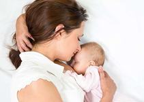 Laptele matern: sfaturi utile pentru pompare si depozitare