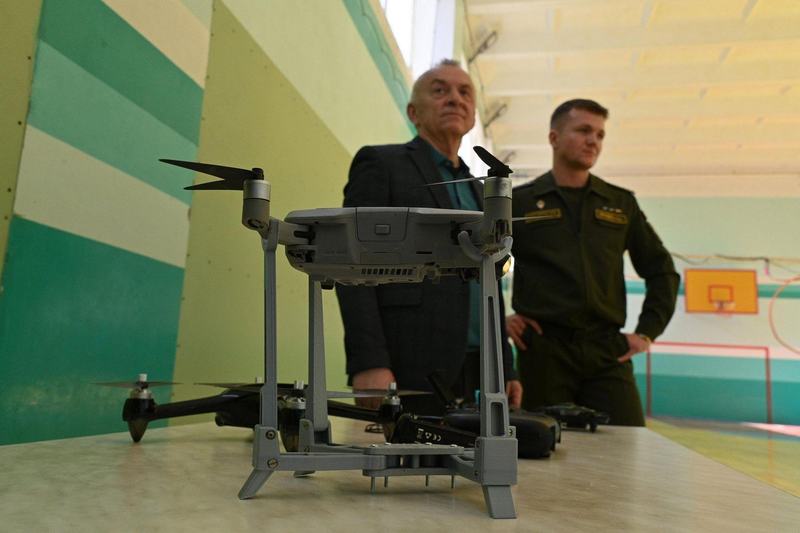 Schimbare majora in scolile din Belarus. Elevii vor invata sa foloseasca drone si sa transporte raniti de pe campul de lupta