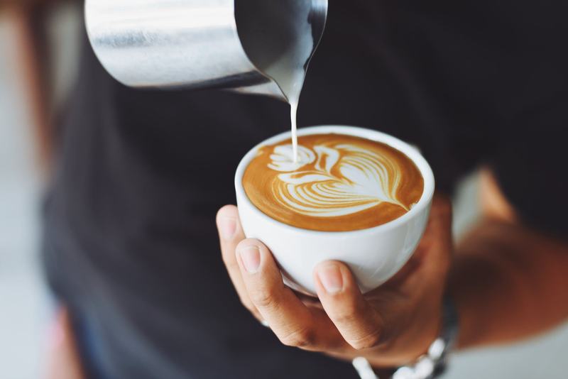 STUDIU: Persoanele dependente de cafea, mai sensibile la mirosul acesteia