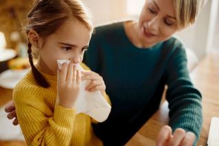 Primele semne de raceala la copii: ce poti face din primele ore pentru a-i usura simptomele