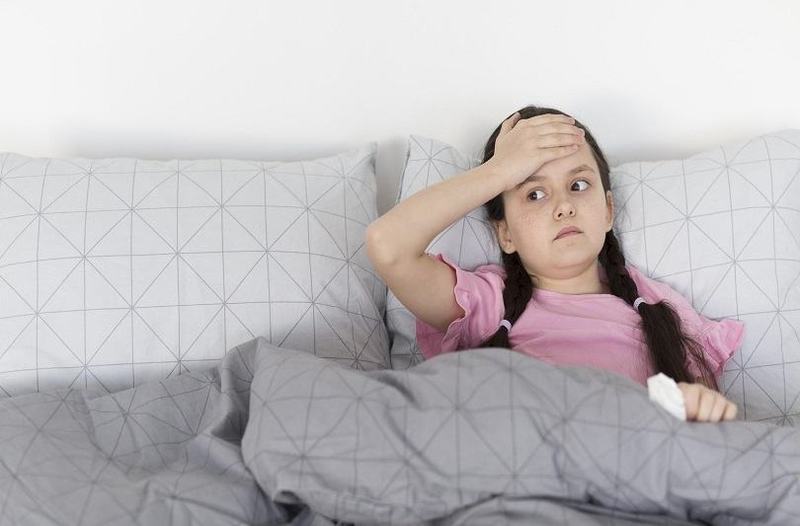 Varsaturile la copii: cum le gestionezi corect acasa – hidratare, alimentatie si cand mergi la medic