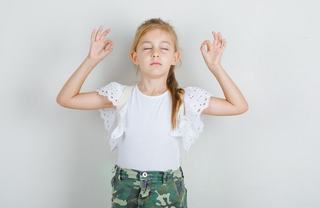 Tehnica de respiratie 4-7-8: cum ajuta copiii si parintii sa reduca stresul si anxietatea