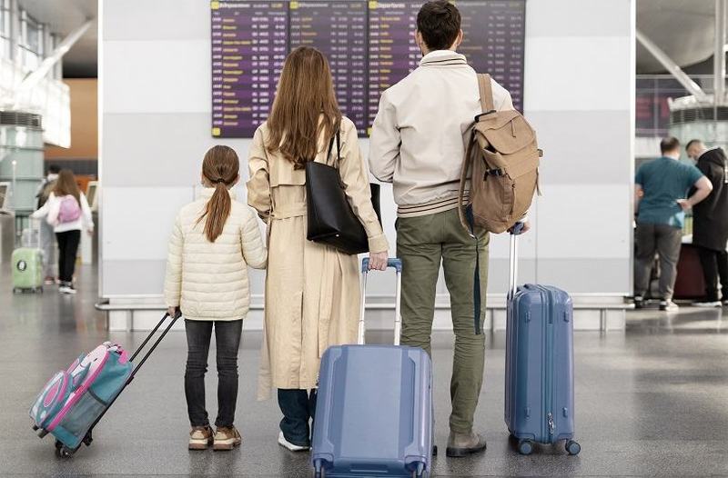 Minorii care calatoresc singuri in strainatate: acte obligatorii, conditii legale si reguli actualizate 2026