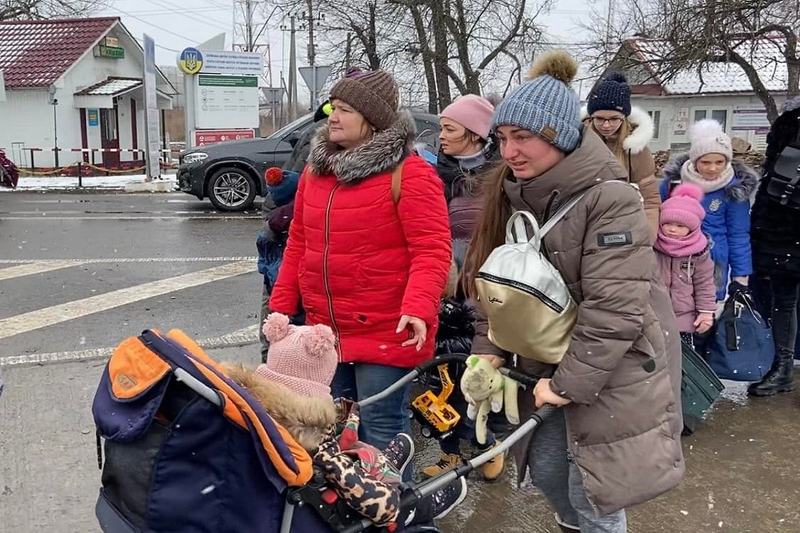 A fugit cu bebelusul in brate printr-o ploaie de gloante, langa Kiev. Ce a indurat pana sa ajunga in Romania