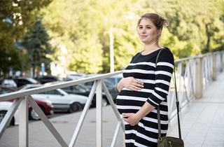 Mersul pe jos in sarcina: beneficii si recomandari pentru ultimele luni